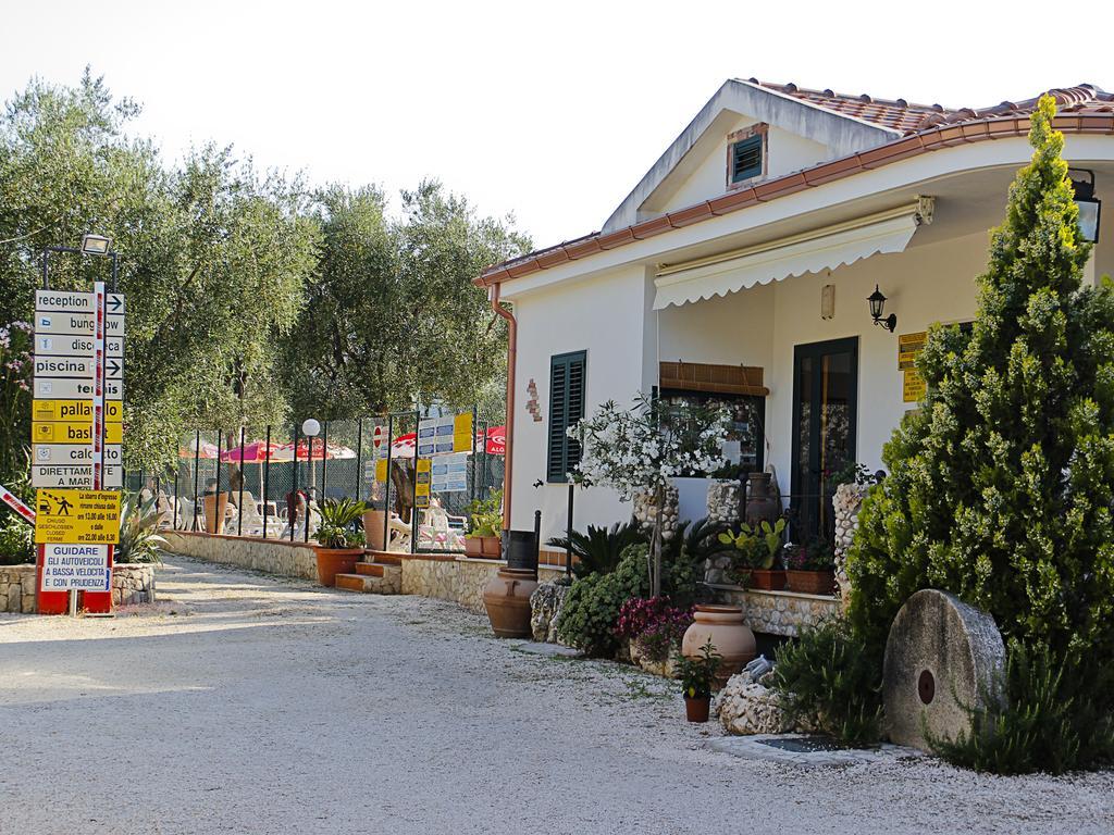 Camping Village Degli Ulivi Mattinata Exterior foto